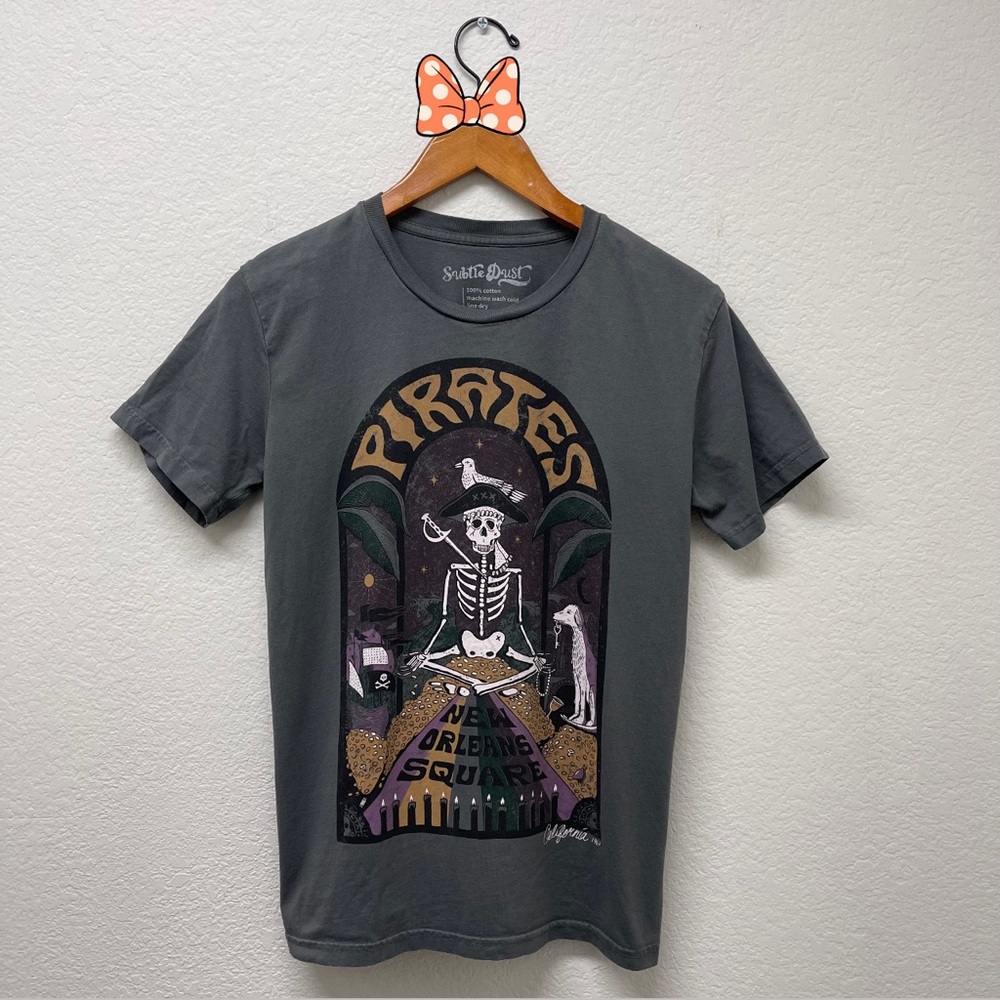DISNEY INSPIRED Subtle Dust Graphic Pirates of the Caribbean Tee Size Small